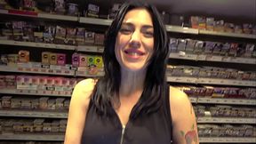 Sabrina, belle italienne, veut une bonne bite fran&ccedil_aise