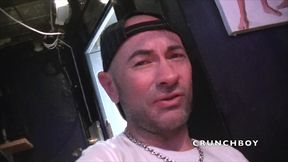 donne moi ton cul sur le canape devant tout le monde