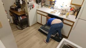 Buttcrack Exposed Cleaning the Oven