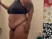 Fat ass thick redbone pussy pissing