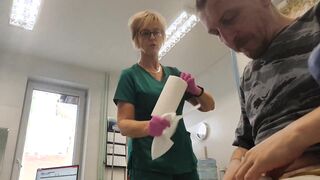 Professional doctor - Changing the catheter