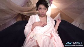 Sweet Japanese MILF gives amazing blowjob