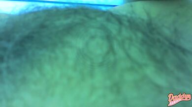 Ich hab MICH GERADE im Solarium SELBST gefickt!