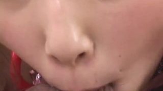 Koyuki Matsumoto cosplayar en sexig sjuksköterska facesitting och suger kuk