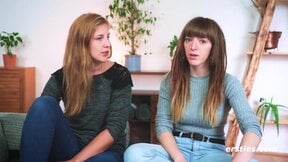 Ersties -Die saarländischen Mädchen Kate und Nicky F haben Spaß miteinander