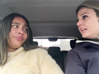 A woman who runs a ride-hailing app picks up a wheelchair user at Sé station. This playgirl doesn't have the money to pay for the ride! And she lets herself be sucked off after peeing as payment!