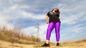 BBW Pee Trough Her Leggings in a Hot Day Outdoor