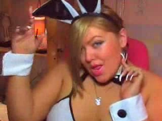Chubby milfie bunny woman on webcam actually turns me on