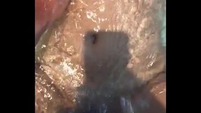 Por eso me encanta venir al jacuzzi de mi vecinO cuando mi esposo se va a trabajar ..