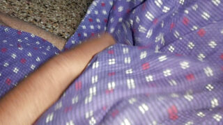 Wielki kutas Hindusi masturbują się, a potem ruchają swoje ciasne tyłki