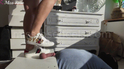 cuckhold trample table cumshot