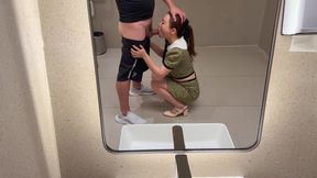 A lewd masochistic wife wanted a while shopping, so she had sex in the bathroom.