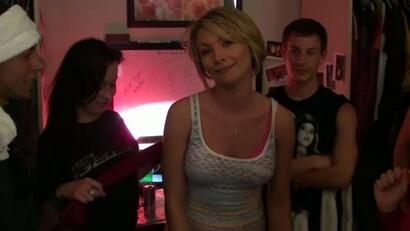 Festa in dormitorio con una milf