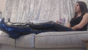Relaxing and ignoring you pig (WMV)