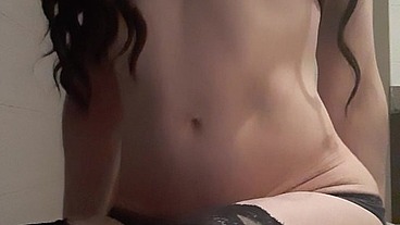 Transvestite cums while playing with banana