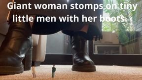Mujer gigante pisa con sus botas a pequeños hombrecitos.