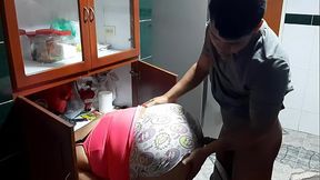 Esta madura sexy busca la manera de provocarme y logra colocarme duro