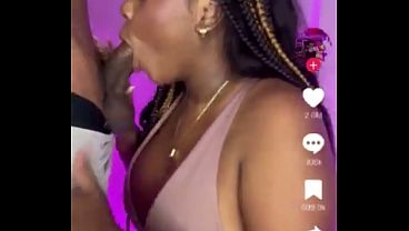 Mi hermanastra tiktoker colombiana me deja correrme en su cara en directo