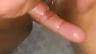 Play Wit her Cunt before I Beat it up