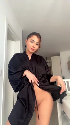 Amateur teen exposes her onlyfans content