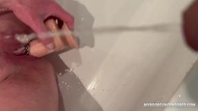 Shave my Pussy he Pee on me
