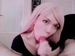 hotty teen swallows cum -- amateur oral-job creampie