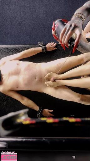 Dommes Tickle Sub in Pantyhose V2