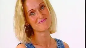 Blonde Notgeile Fotze Das Erste Mal Vor Der Kamera