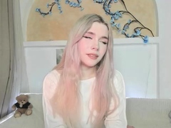 Blonde solo jerking off