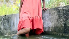 Sri lankan hot girl bathing