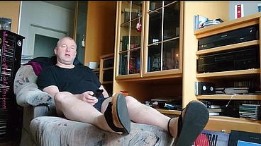 Nylonjunge schaut Privaten Clip 1 ** Halterlose Strümpfe **