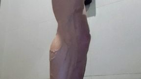 Tempest flexing while in public restroom