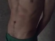 chacal en la ducha enseña todo