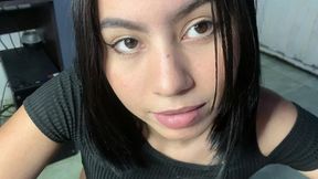 Sexy jovencita latina amateur de 18 a?os recibe semen en su boca POV