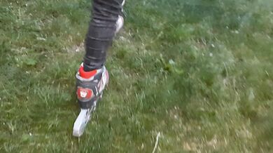 I jerked off my trainer's hairy pussy during a roller skating session - IkaSmokS