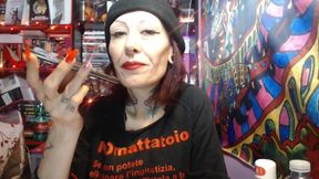 Miss Wagon Vegan insulta, offende e dice parolacce all'assistente di