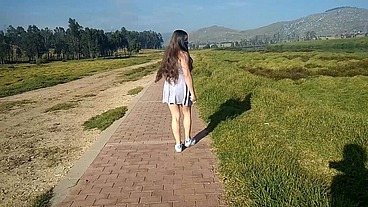 Hermanastra Se Pone De Exhibicionista En El Parque, Termina Llena De Leche De Su Hermanastro.