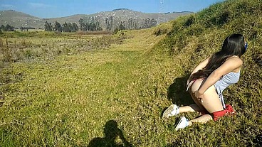 Hermanastra Se Pone De Exhibicionista En El Parque, Termina Llena De Leche De Su Hermanastro.