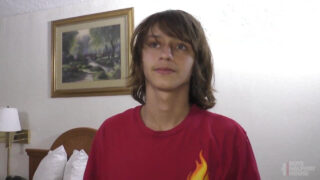 Молодых шлюх-геев-любителей трахают в задницу, большой член