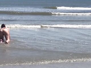 Bitch flashing ass and vagina at beach