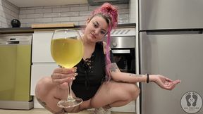 4k pee desperation girl finish with a glass pussy piss play