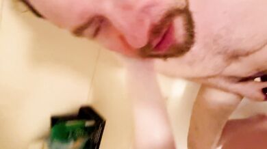 Hard fast bathroom pussy licking raw real couple orgasm