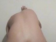 Ando caliente, y a falta de verga...... Pepino 😋