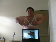 Fett gepumpte Nippel Massage