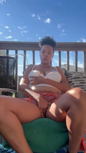 german MILF squirts OUTSIDE