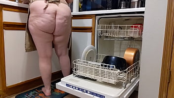 Big Butt MILF Loads the Dishwasher