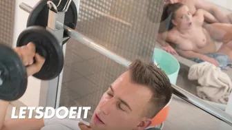 Brunette Therese Bizarre Takes a Deep Pussy Pounding in a Steamy Sauna