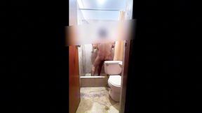 sexy milf tetona le gusta follar en el columpio sexual y lleno su culo de semen