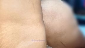 sexy milf tetona le gusta follar en el columpio sexual y lleno su culo de semen