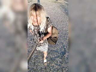 caminando vestida de mujer con tacones en publico muy caliente